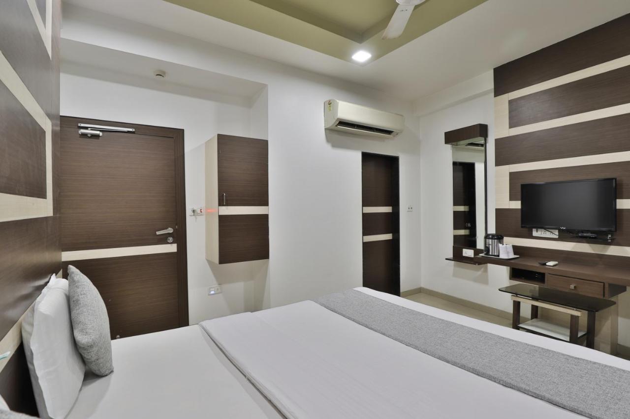 Hotel Planet Vadodara Zewnętrze zdjęcie