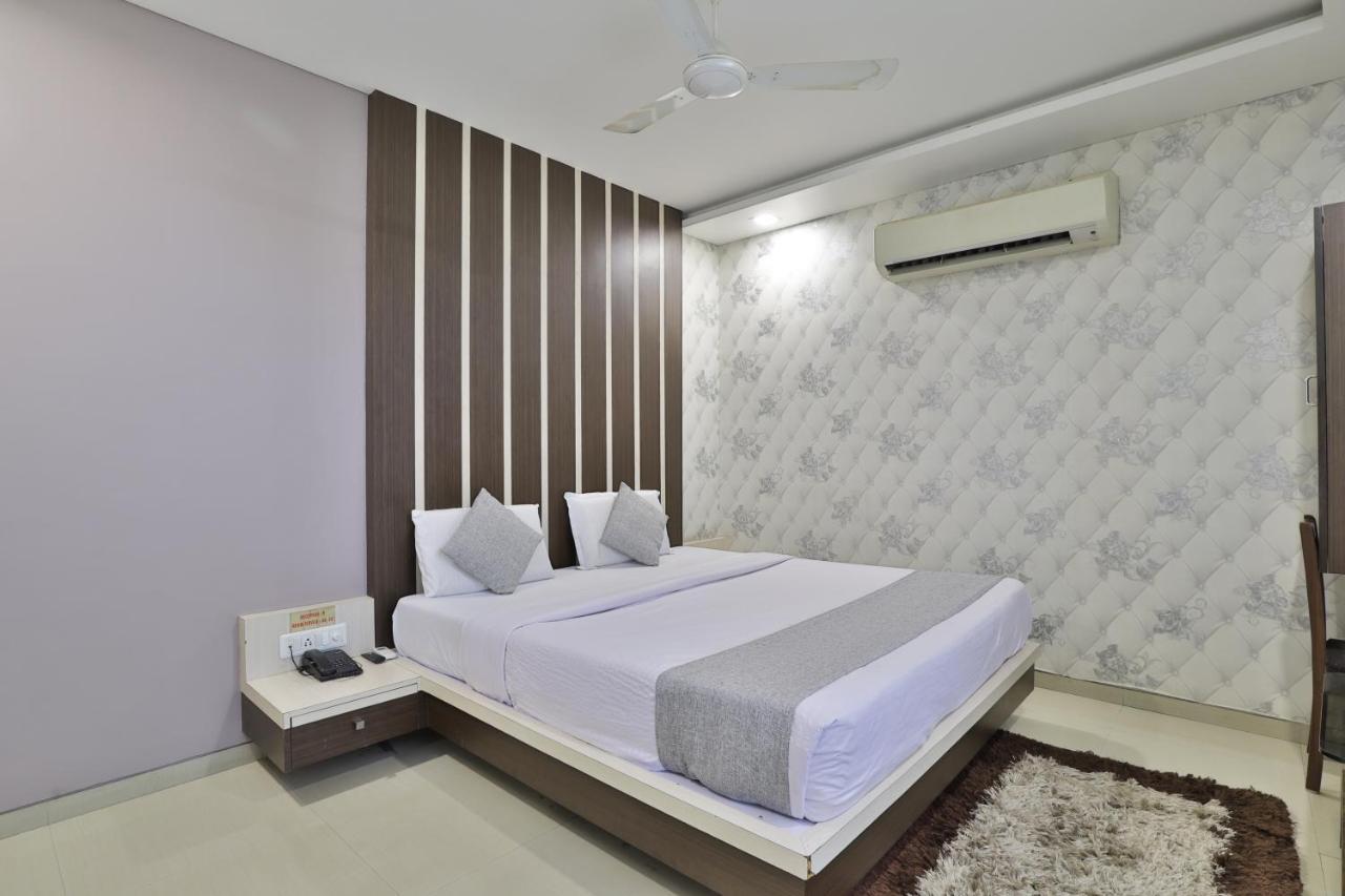 Hotel Planet Vadodara Zewnętrze zdjęcie