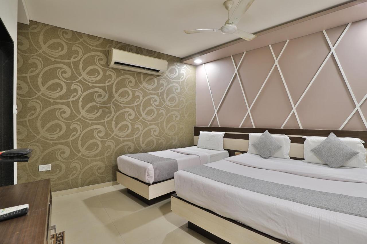Hotel Planet Vadodara Zewnętrze zdjęcie