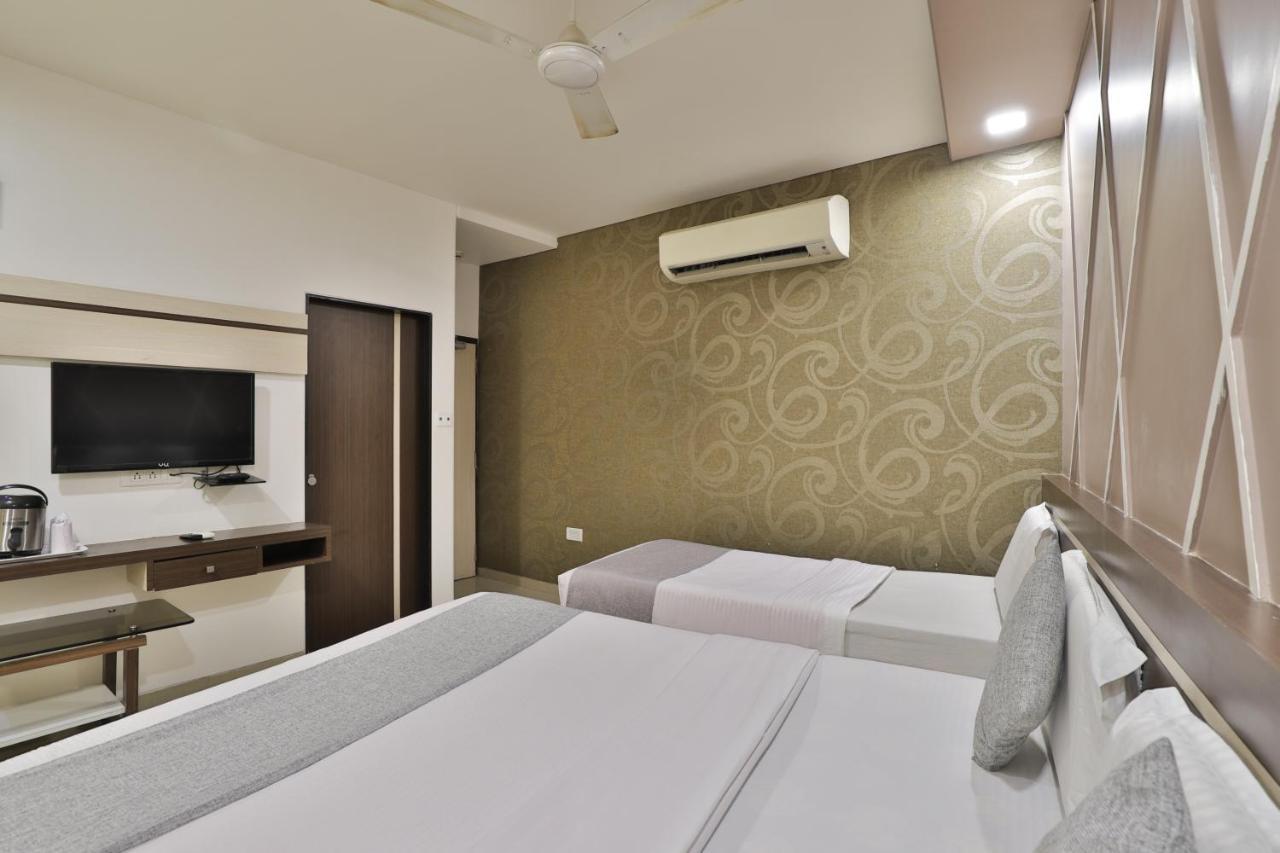 Hotel Planet Vadodara Zewnętrze zdjęcie