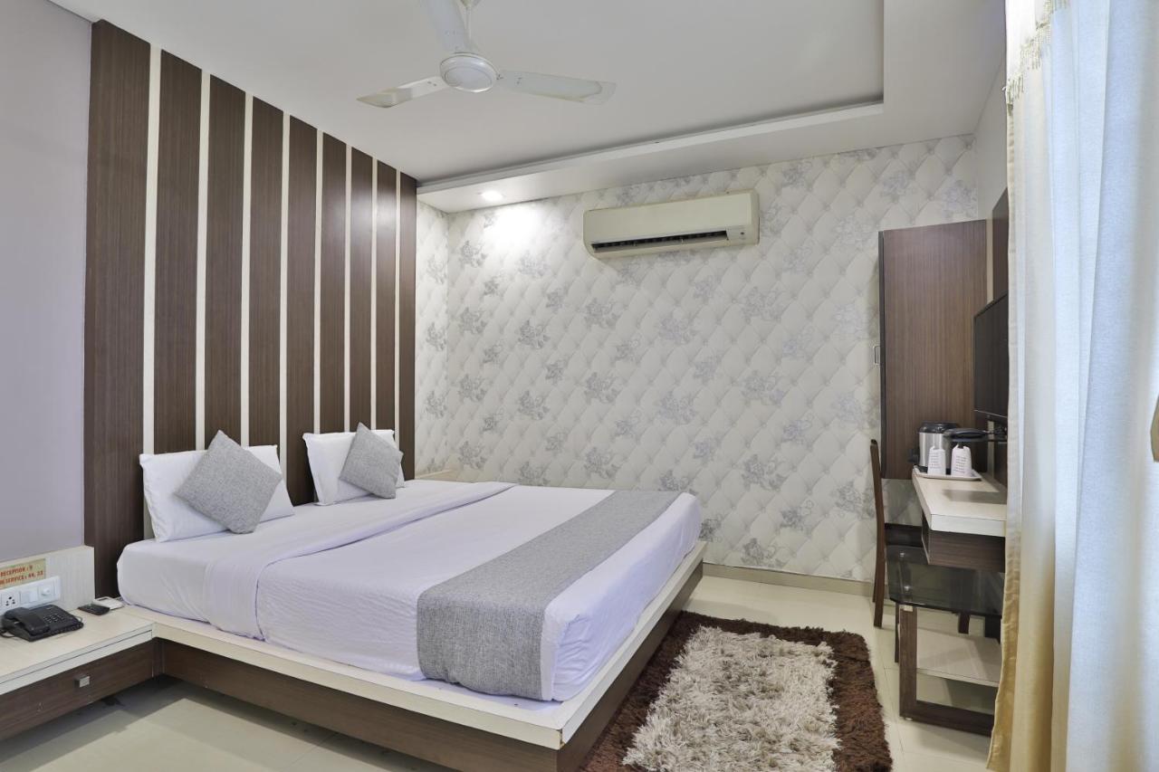 Hotel Planet Vadodara Zewnętrze zdjęcie